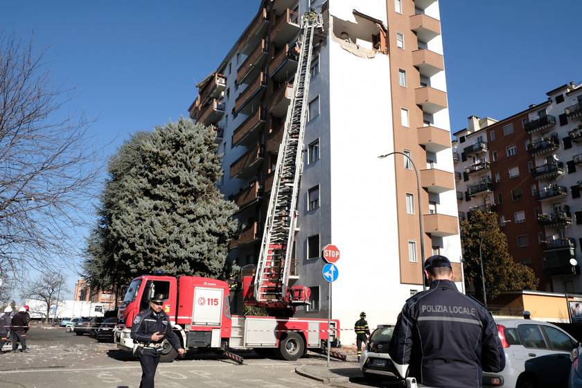 Esplode appartamento, dentro c 'erano due persone, illese - RIPRODUZIONE RISERVATA