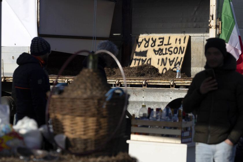 Protesta trattori a Roma - RIPRODUZIONE RISERVATA