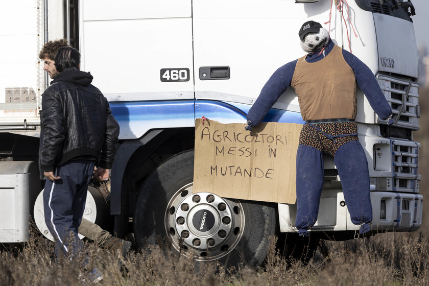 Protesta trattori a Roma - RIPRODUZIONE RISERVATA