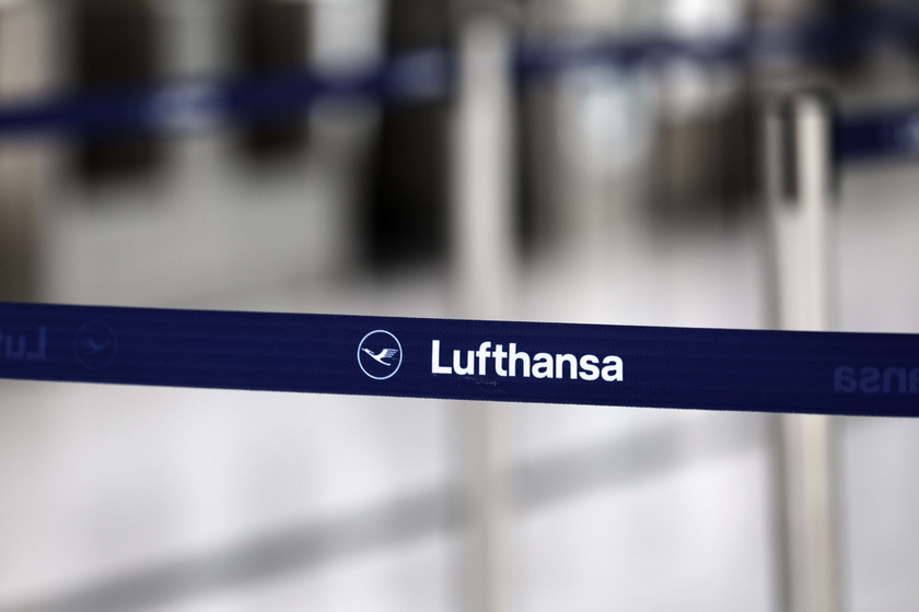 Lufthansa 's ground staff goes on 27-hour warning strike - RIPRODUZIONE RISERVATA