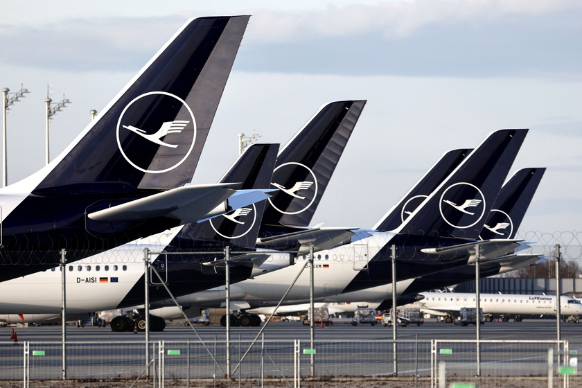 Lufthansa 's ground staff goes on 27-hour warning strike - RIPRODUZIONE RISERVATA