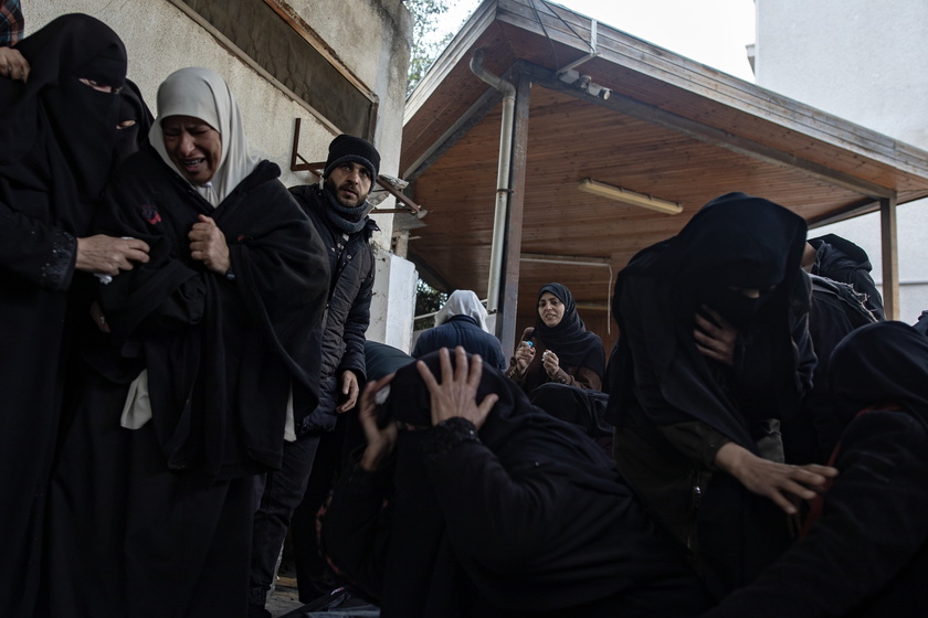 Palestinians mourn their dead following Israeli strike on Rafah camp - RIPRODUZIONE RISERVATA