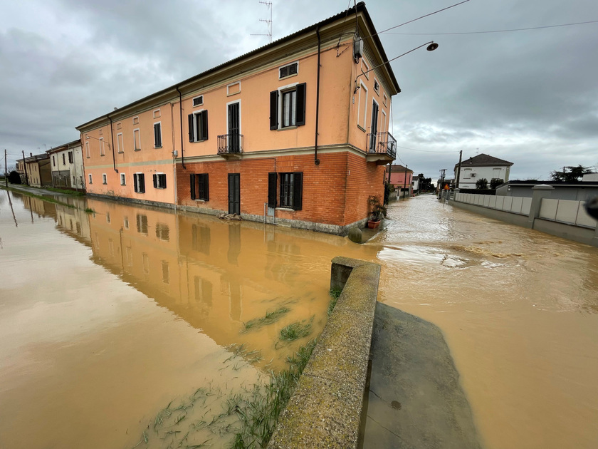 Maltempo: guadi, strade e ponti chiusi nell 'Alessandrino - RIPRODUZIONE RISERVATA