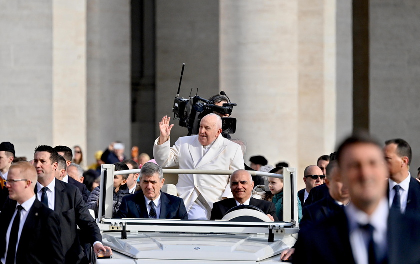 Pope Francis leads his general audience at Saint Peter 's Square - RIPRODUZIONE RISERVATA