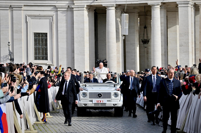 Pope Francis leads his general audience at Saint Peter 's Square - RIPRODUZIONE RISERVATA