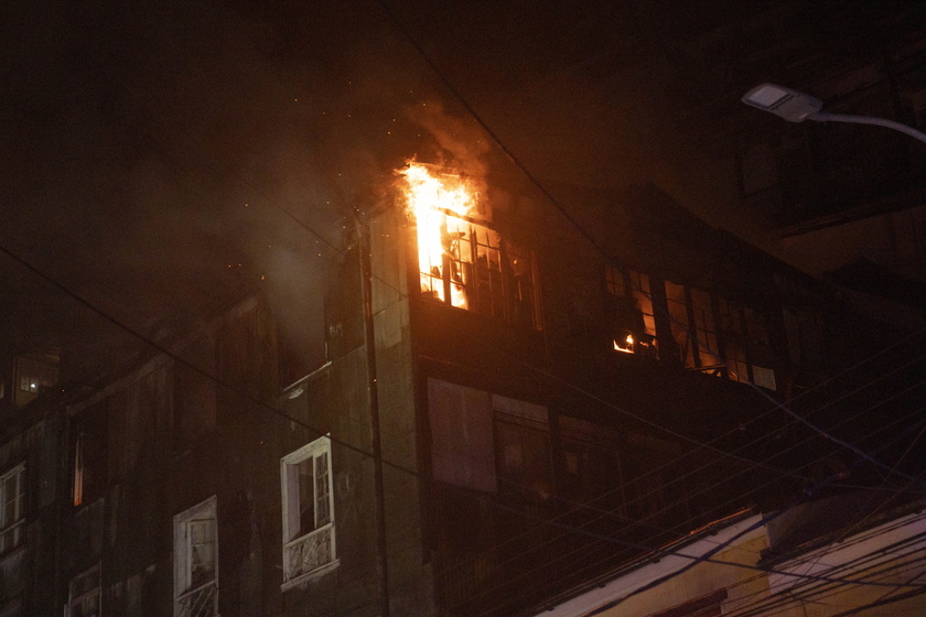 Torna l 'allarme incendi in Cile, otto zone evacuate a Valparaiso - RIPRODUZIONE RISERVATA