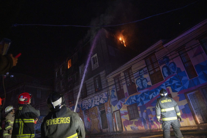 Torna l 'allarme incendi in Cile, otto zone evacuate a Valparaiso - RIPRODUZIONE RISERVATA