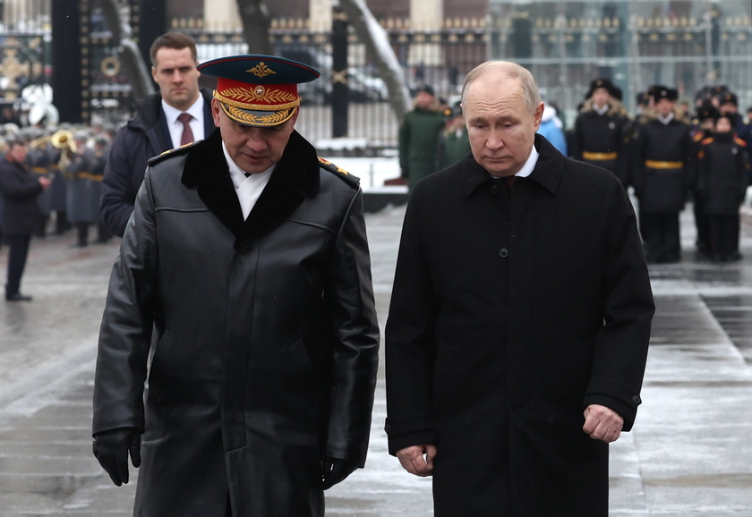 President Putin attends wreath-laying ceremony on Defender of the Fatherland Day - RIPRODUZIONE RISERVATA