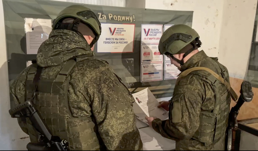 Russian servicemen early voting in presidential elections in Donetsk People 's Republic - RIPRODUZIONE RISERVATA