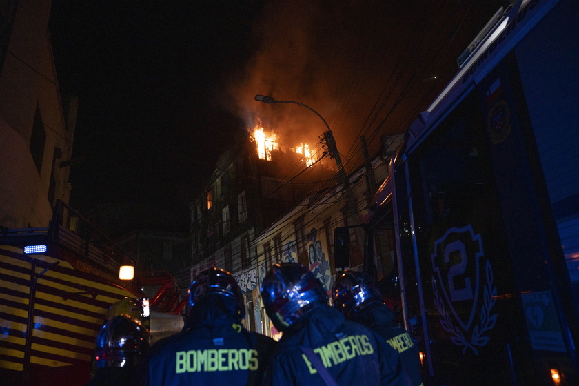 Torna l 'allarme incendi in Cile, otto zone evacuate a Valparaiso - RIPRODUZIONE RISERVATA