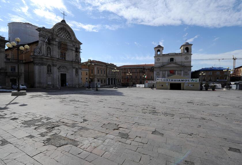 Piazza Duomo e la Chiesa delle Anime Sante - RIPRODUZIONE RISERVATA