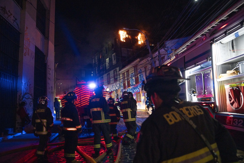 Torna l 'allarme incendi in Cile, otto zone evacuate a Valparaiso - RIPRODUZIONE RISERVATA