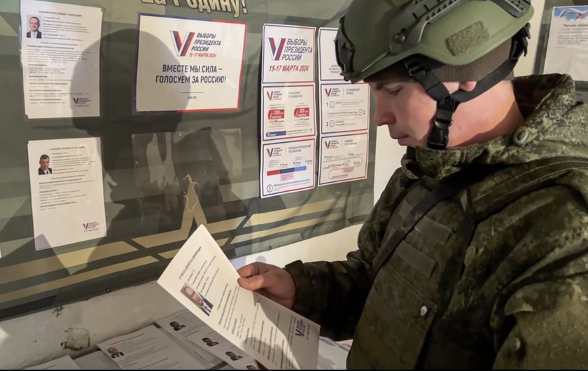 Russian servicemen early voting in presidential elections in Donetsk People 's Republic - RIPRODUZIONE RISERVATA