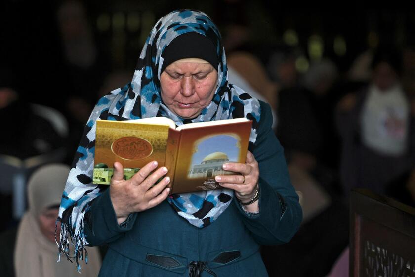 Media, 40mila fedeli in preghiera sulla Spianata delle Moschee © ANSA/AFP