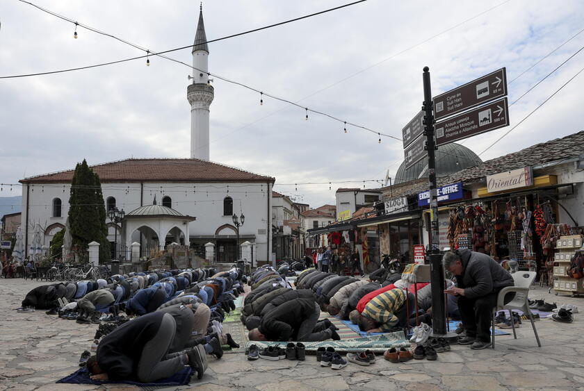 Muslims attend Ramadan Friday prayer at Old Turkish Bazar in Skopje © ANSA/EPA