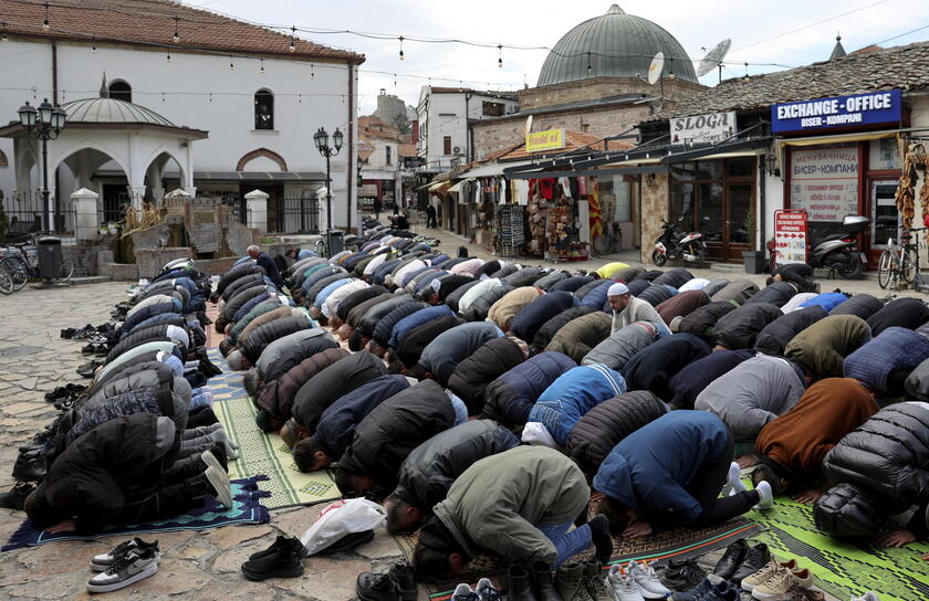 Muslims attend Ramadan Friday prayer at Old Turkish Bazar in Skopje © ANSA/EPA