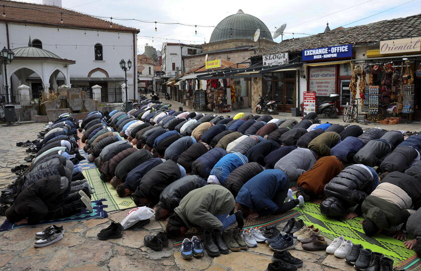 Muslims attend Ramadan Friday prayer at Old Turkish Bazar in Skopje © ANSA/EPA