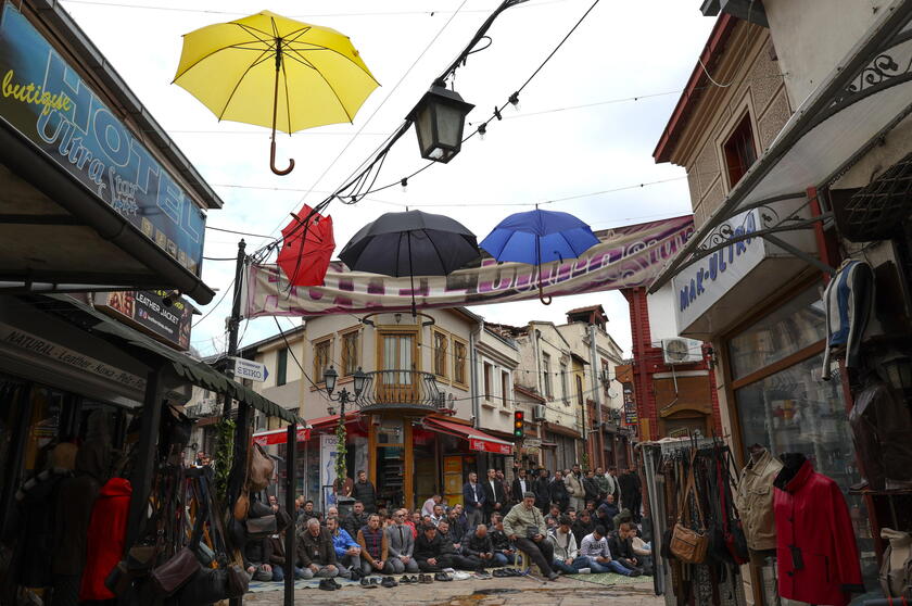 Muslims attend Ramadan Friday prayer at Old Turkish Bazar in Skopje © ANSA/EPA