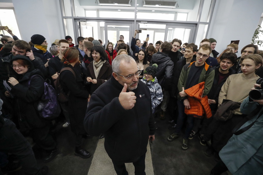 Disqualified candidate Boris Nadezhdin votes in Russian presidential elections - RIPRODUZIONE RISERVATA