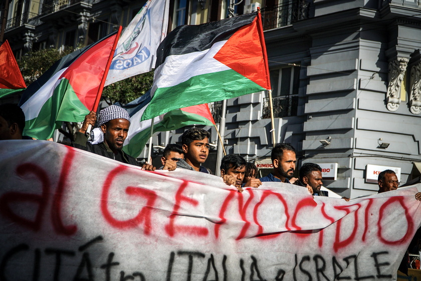 Demonstration in solidarity with the Palestinian people in Naples - RIPRODUZIONE RISERVATA