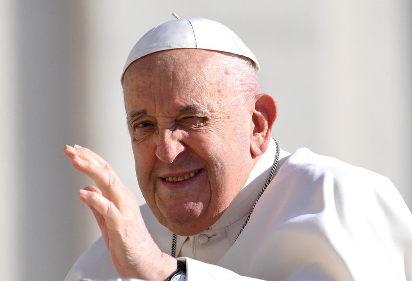 Pope Francis attends his general audience in Vatican - RIPRODUZIONE RISERVATA