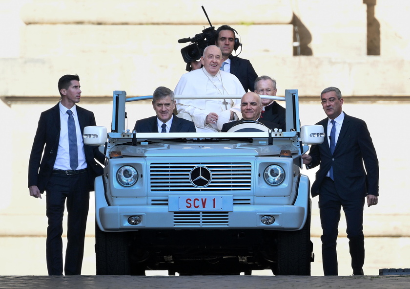 Pope Francis attends his general audience in Vatican - RIPRODUZIONE RISERVATA