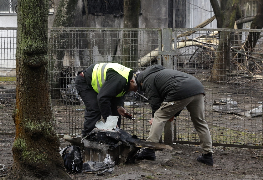 At least 10 people injured after a missile strike in Kyiv - RIPRODUZIONE RISERVATA