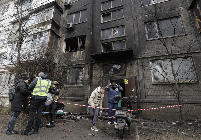 At least 10 people injured after a missile strike in Kyiv - RIPRODUZIONE RISERVATA