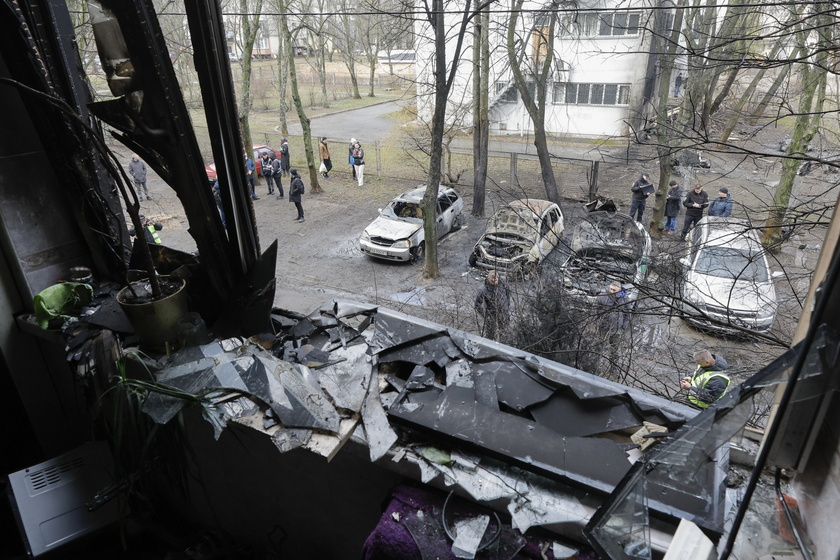 At least 10 people injured after a missile strike in Kyiv - RIPRODUZIONE RISERVATA