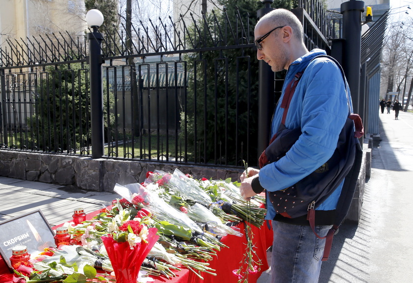 Kyrgyz people pay their respects for the victims of the Crocus City Hall terrorist attack - RIPRODUZIONE RISERVATA