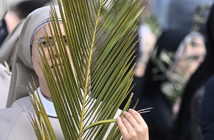 ++ Il papa con la voce affaticata, non legge l 'omelia ++ - RIPRODUZIONE RISERVATA