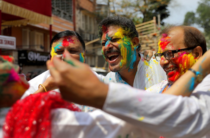 Holi festival celebrations in Kolkata - RIPRODUZIONE RISERVATA