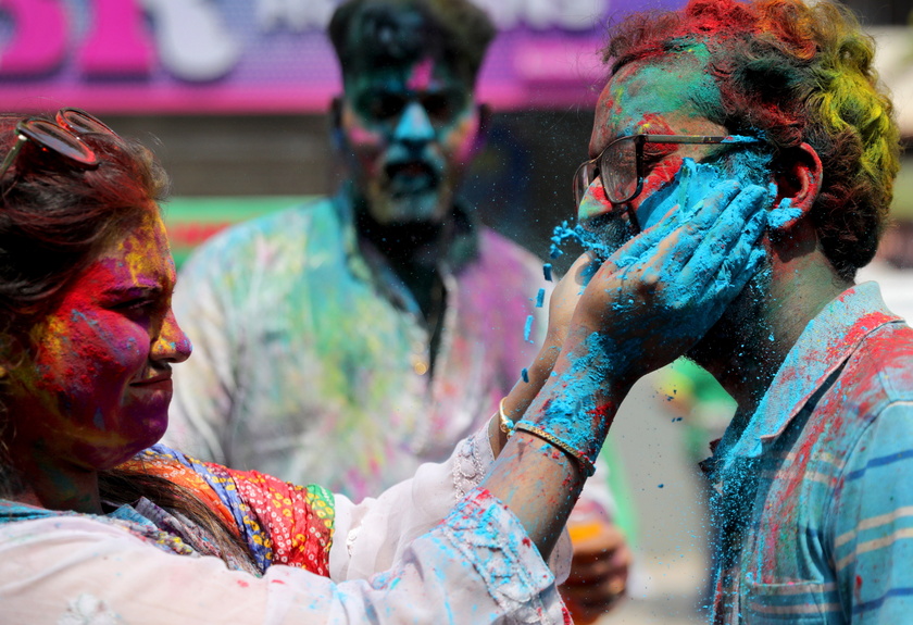 Holi festival celebrations in Kolkata - RIPRODUZIONE RISERVATA