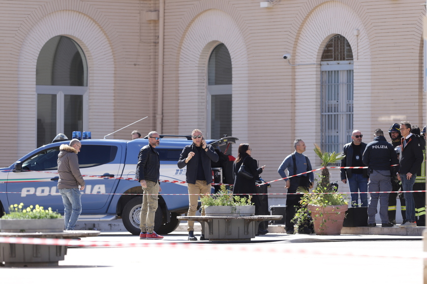 Allarme bomba a Trani, sospesa circolazione treni - RIPRODUZIONE RISERVATA