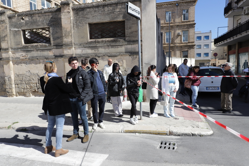 Allarme bomba a Trani, sospesa circolazione treni - RIPRODUZIONE RISERVATA