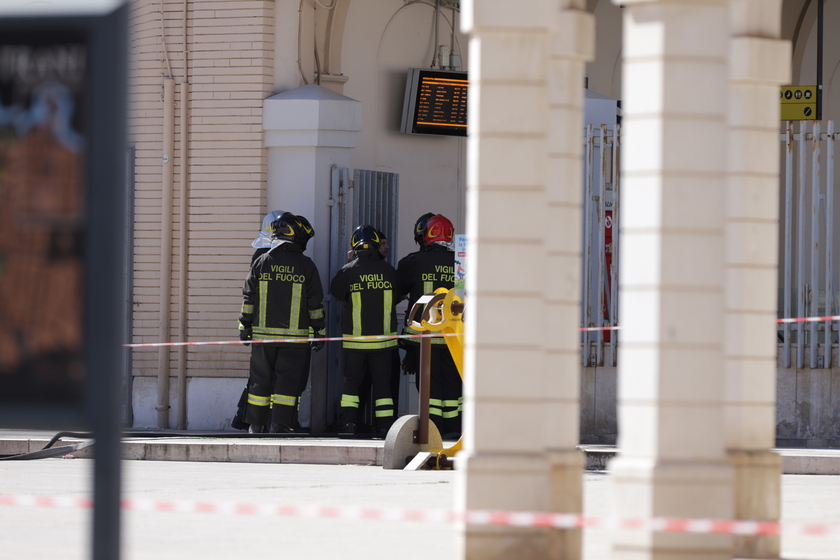 Allarme bomba a Trani, sospesa circolazione treni - RIPRODUZIONE RISERVATA