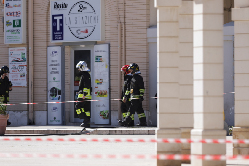 Allarme bomba a Trani, sospesa circolazione treni - RIPRODUZIONE RISERVATA