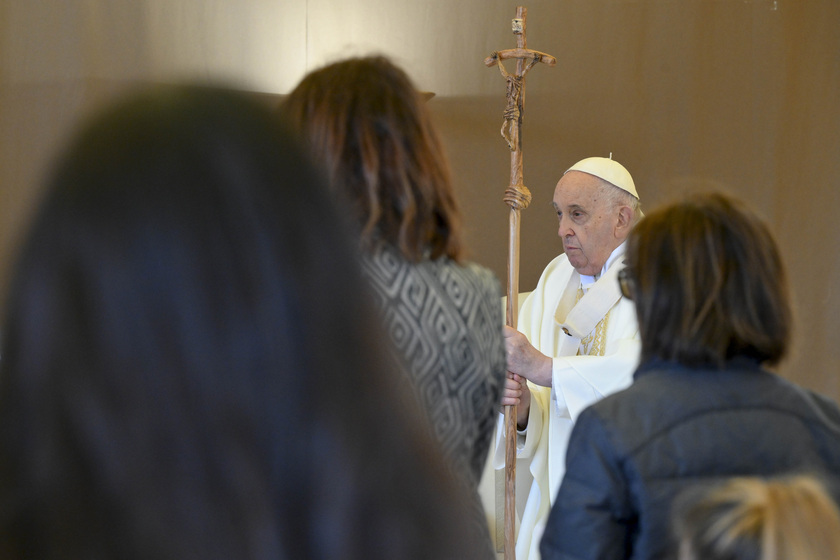 Il Papa non sarà al Colosseo, segue Via Crucis da S. Marta - RIPRODUZIONE RISERVATA