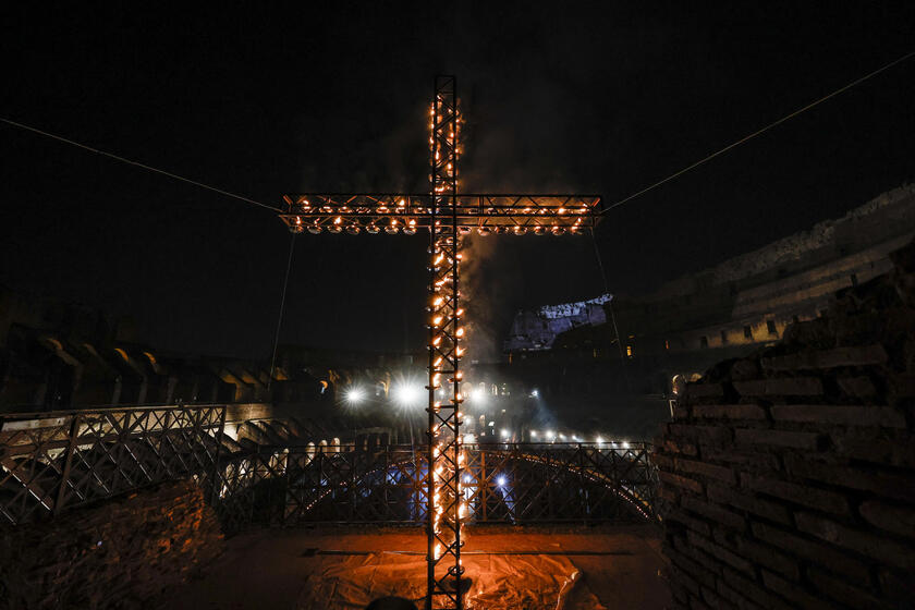 Easter - Via Crucis - RIPRODUZIONE RISERVATA