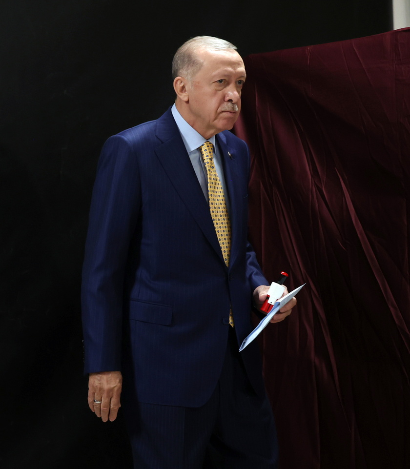 Turkish President Erdogan votes in the local elections - RIPRODUZIONE RISERVATA