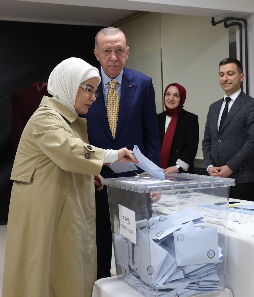 Turkish President Erdogan votes in the local elections - RIPRODUZIONE RISERVATA