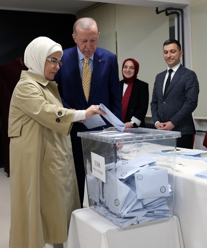 Turkish President Erdogan votes in the local elections - RIPRODUZIONE RISERVATA