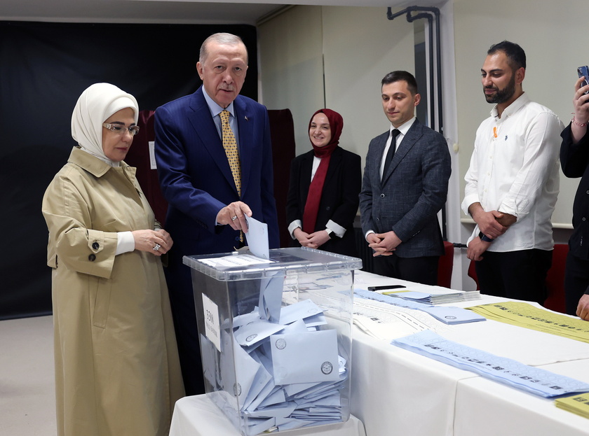 Turkish President Erdogan votes in the local elections - RIPRODUZIONE RISERVATA