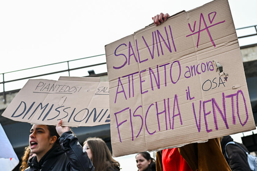 Anticipata manifestazione a Genova contro Salvini-Piantedosi - RIPRODUZIONE RISERVATA
