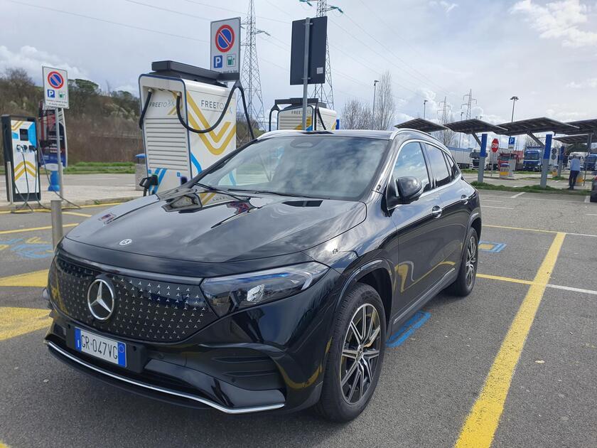 Mercedes GLA e EQA - RIPRODUZIONE RISERVATA