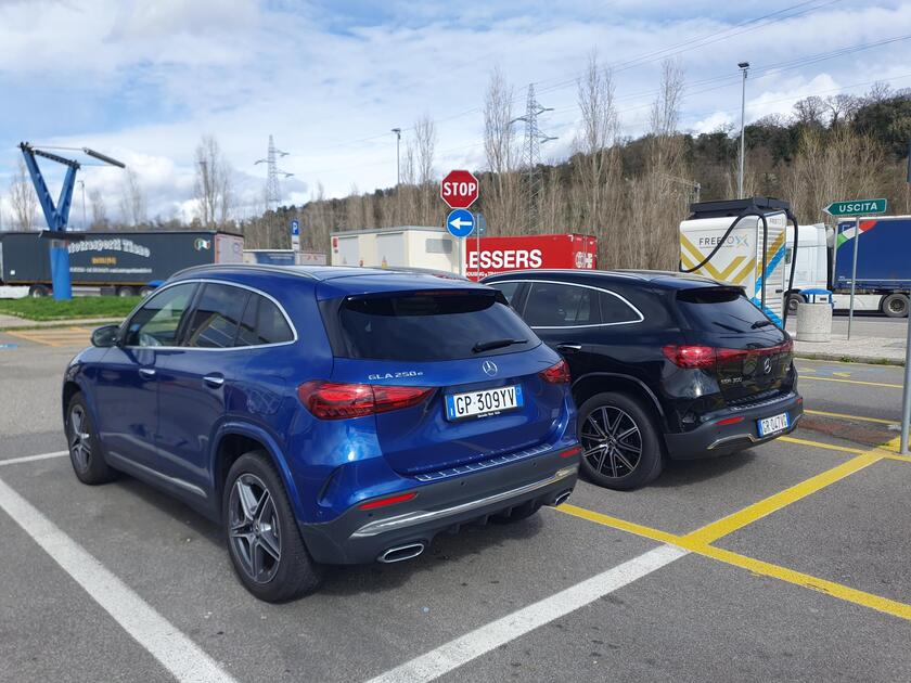 Mercedes GLA e EQA - RIPRODUZIONE RISERVATA