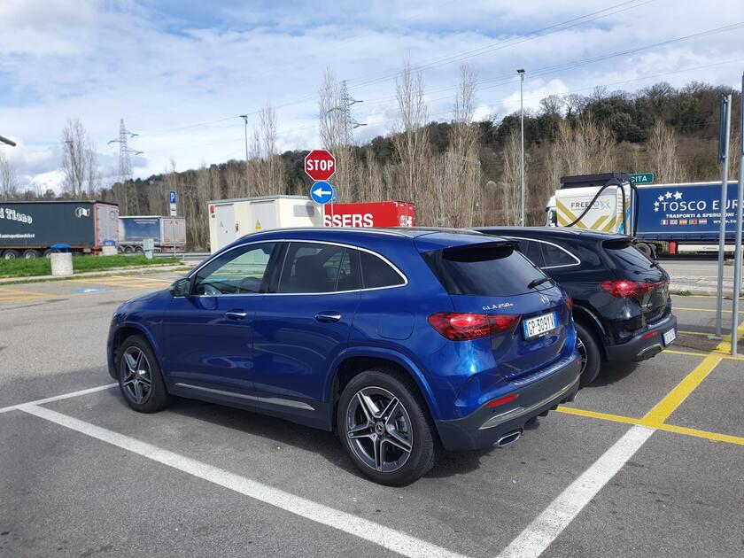 Mercedes GLA e EQA - RIPRODUZIONE RISERVATA