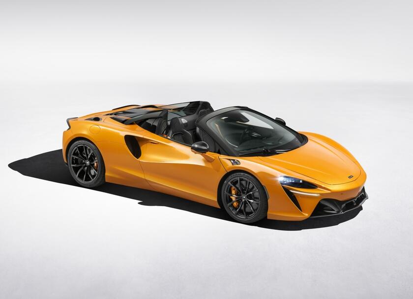 Nuova McLaren Artura Spider: potenza ibrida © ANSA/Web