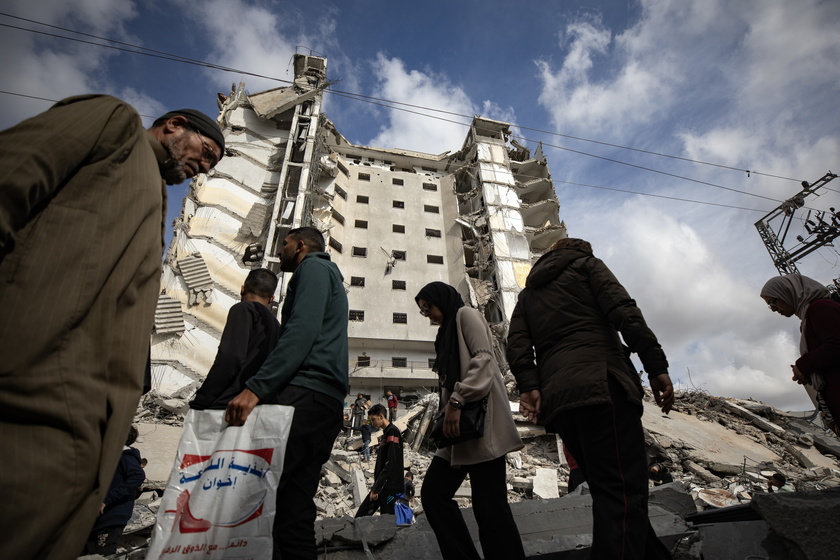 Palestinians inspect the area following Israeli airstrike on Rafah - RIPRODUZIONE RISERVATA