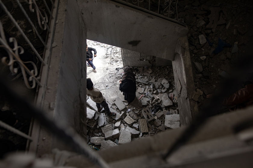 Palestinians inspect the area following Israeli airstrike on Rafah - RIPRODUZIONE RISERVATA